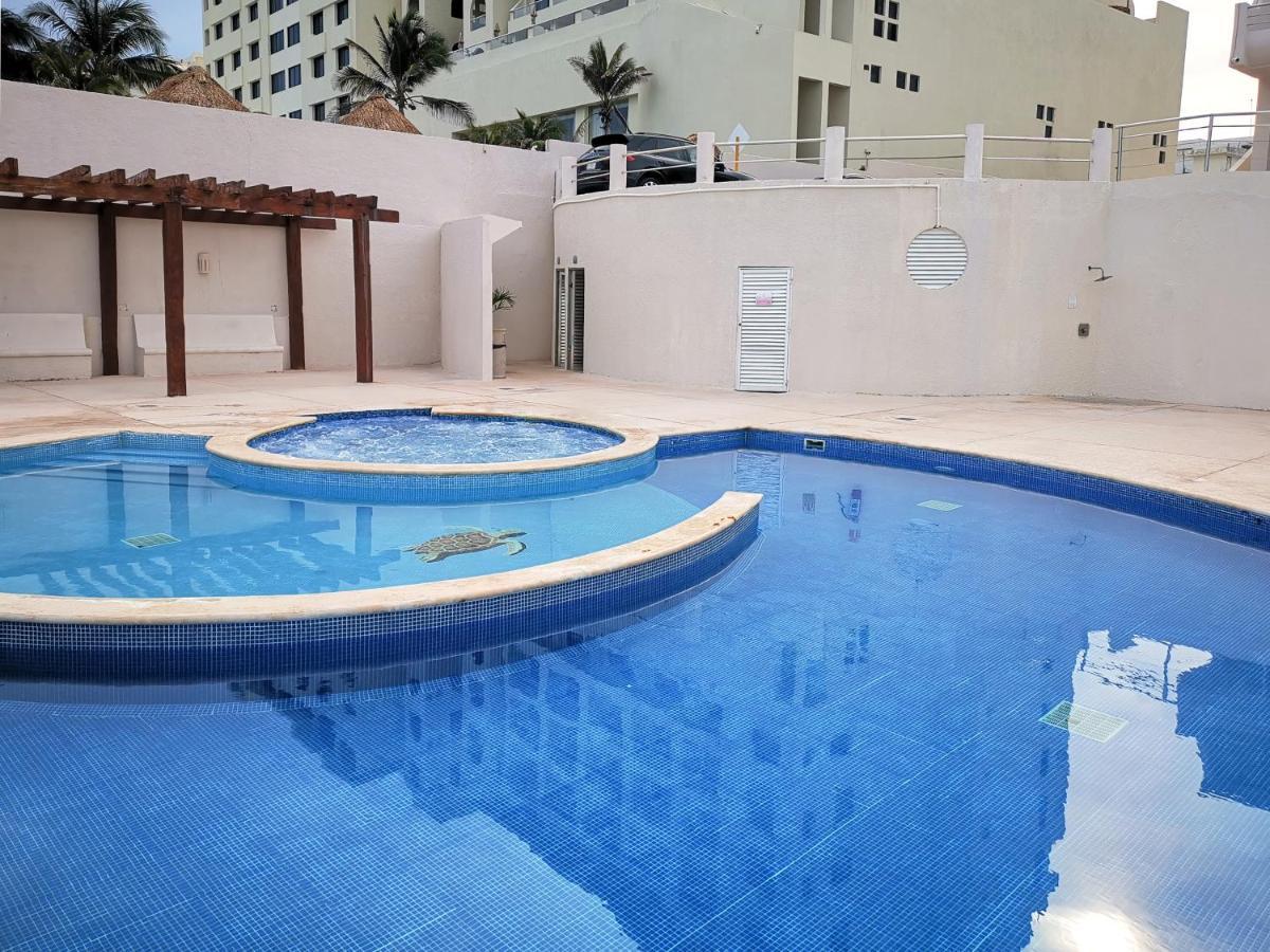 Villa Aurora Beautiful Beachfront Apartment カンクン エクステリア 写真